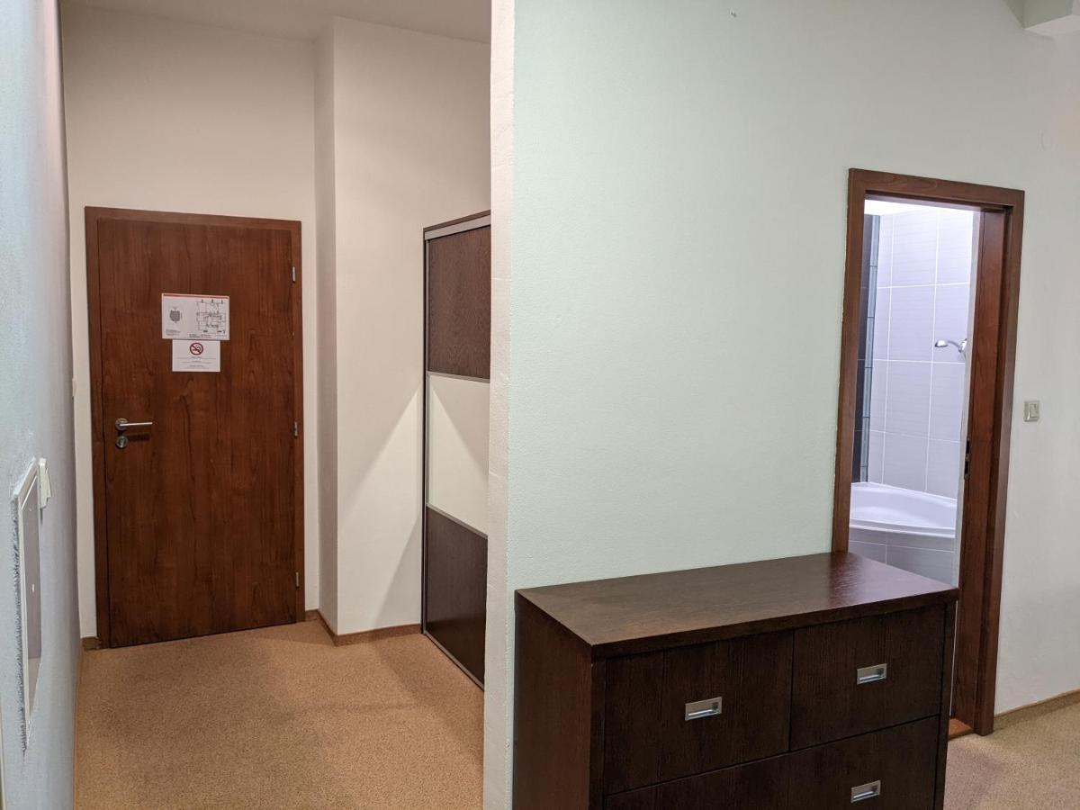 Garni Hotel Cosmopolitan Senec Dış mekan fotoğraf