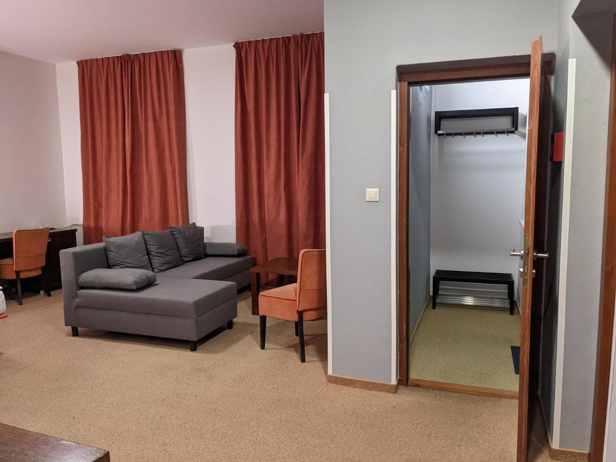 Garni Hotel Cosmopolitan Senec Dış mekan fotoğraf