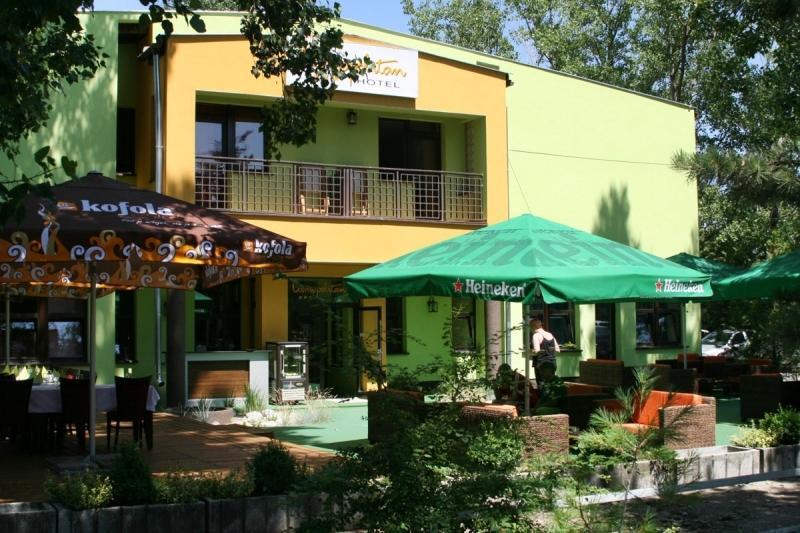 Garni Hotel Cosmopolitan Senec Dış mekan fotoğraf