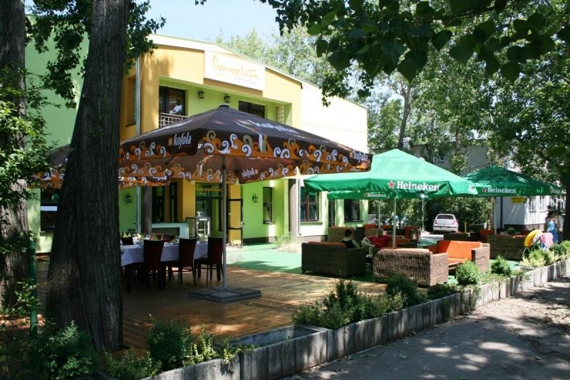 Garni Hotel Cosmopolitan Senec Dış mekan fotoğraf