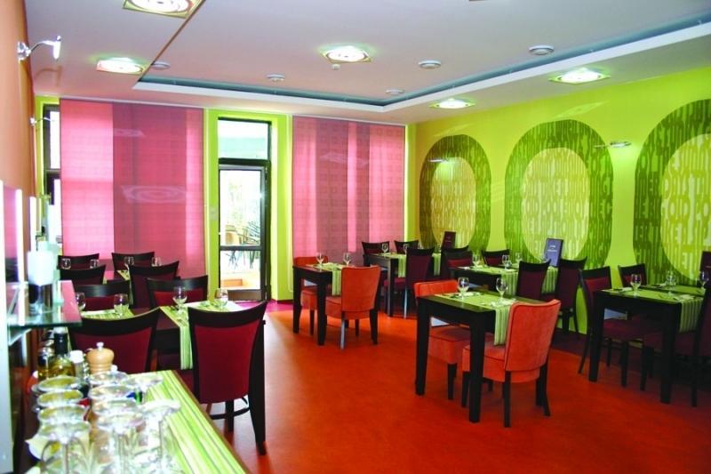 Garni Hotel Cosmopolitan Senec Dış mekan fotoğraf