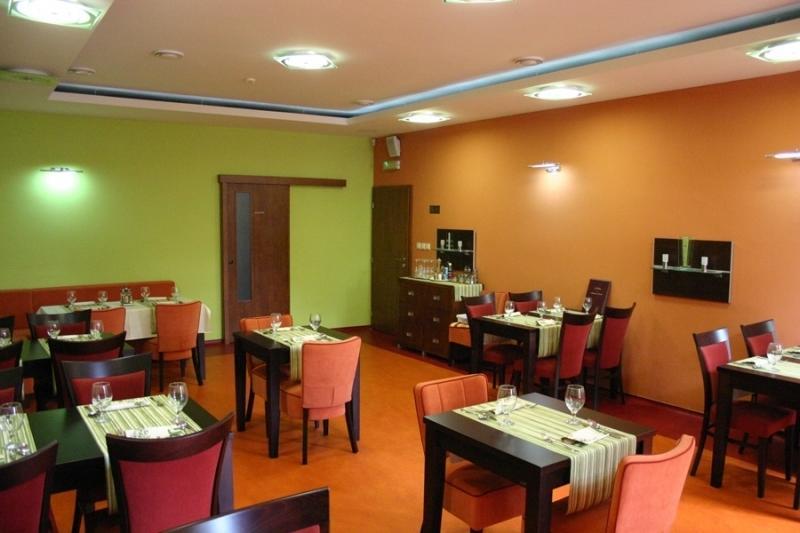Garni Hotel Cosmopolitan Senec Dış mekan fotoğraf