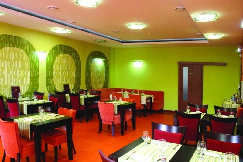 Garni Hotel Cosmopolitan Senec Dış mekan fotoğraf