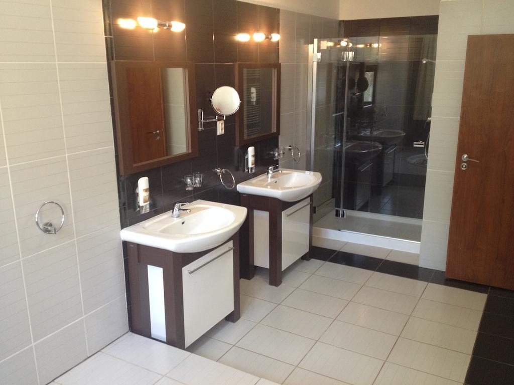 Garni Hotel Cosmopolitan Senec Oda fotoğraf
