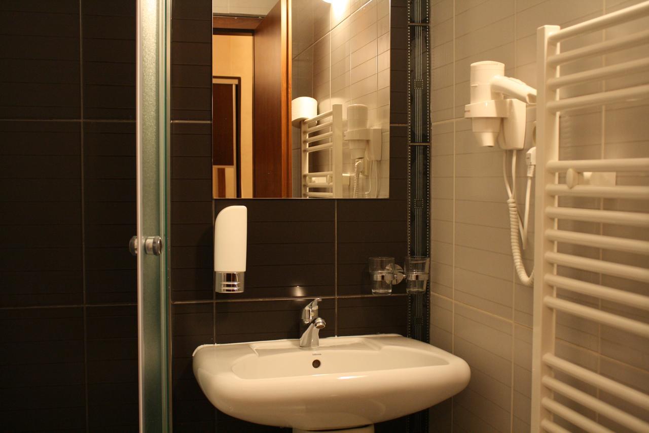 Garni Hotel Cosmopolitan Senec Dış mekan fotoğraf
